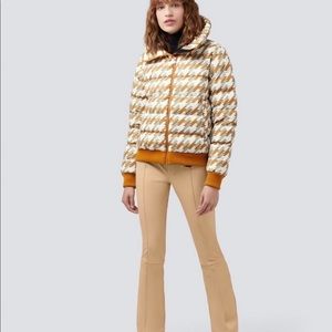 NWT Perfect moment Aurora flared ski pants in beige